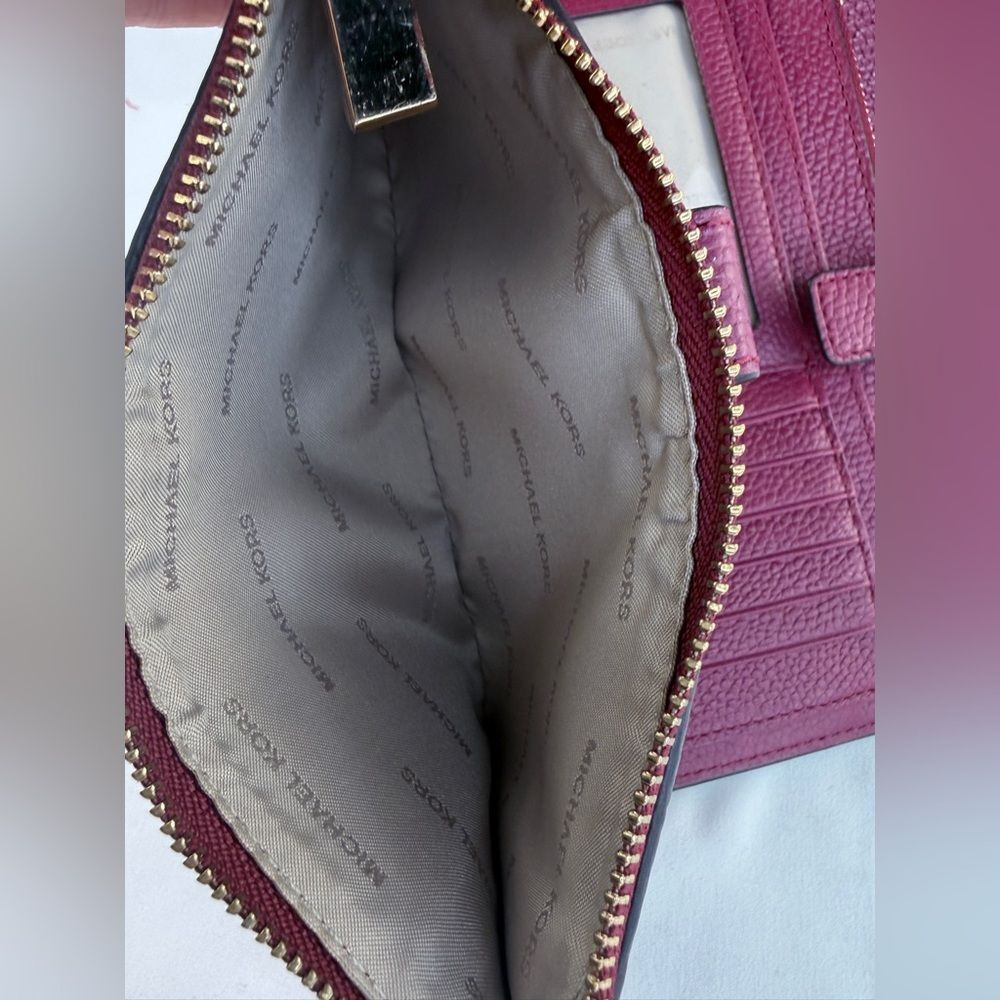 Michael Kors Mercer large pebbled leather tote bag in burgundy Wallet Set - Picture 10 of 16